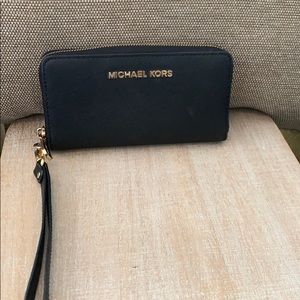 Michael Kors Smartphone wristlet